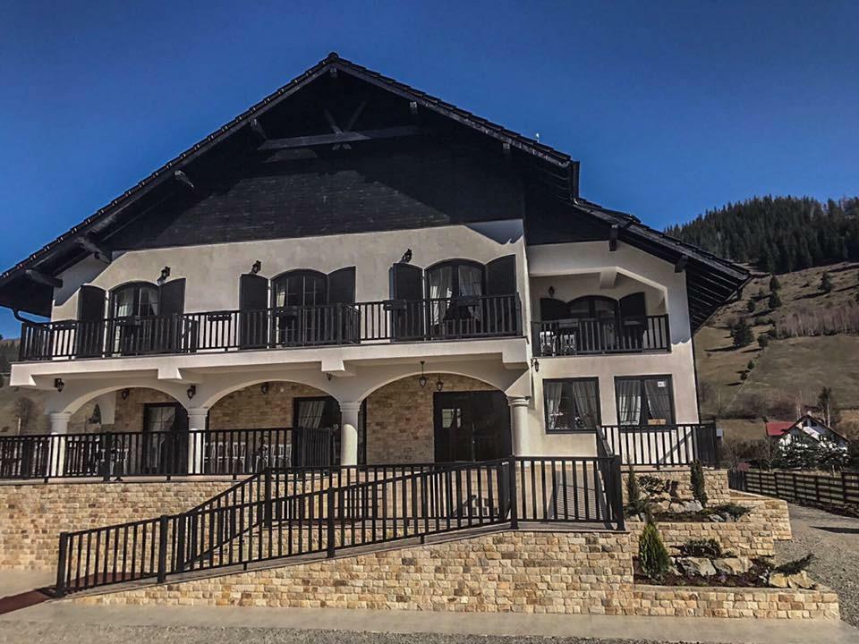 Luisenthal Conac Villa ฟุนดูโมลโดเว ภายนอก รูปภาพ